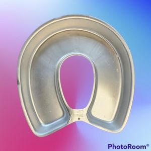 Winton Horseshoe Aluminum Cake Pan  #502-3258